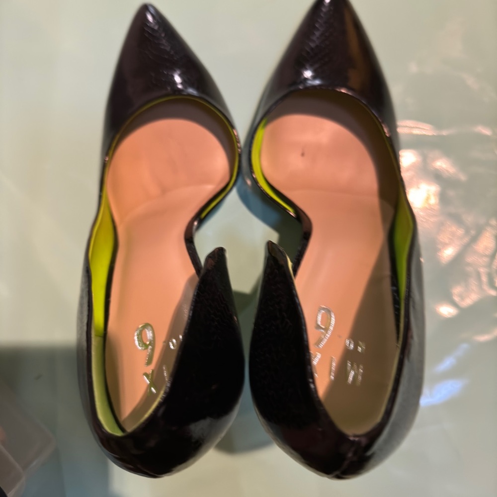 Lime green and black highhells - Picture 6 of 6